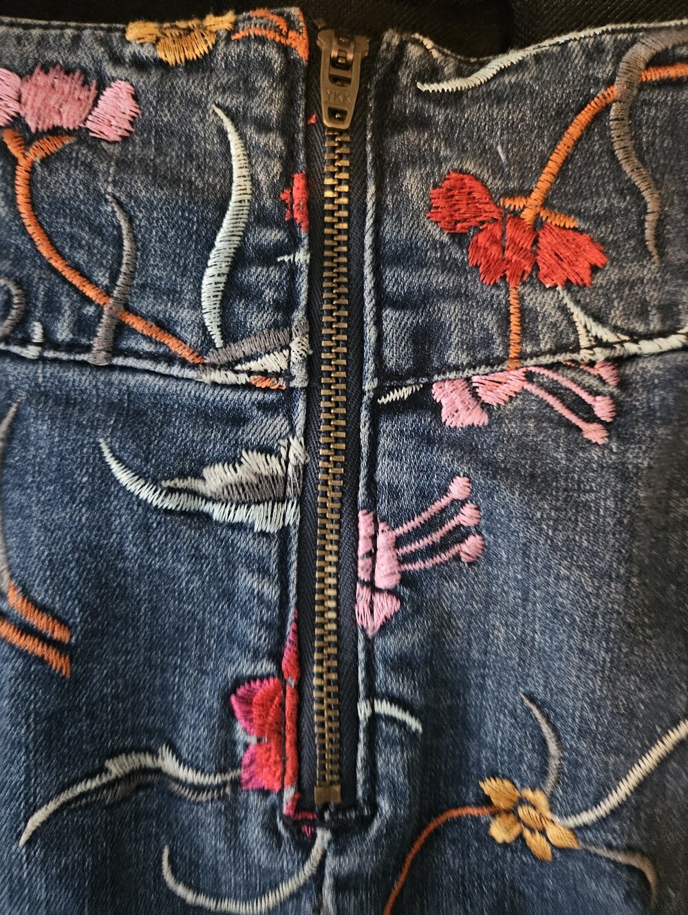 Maeve by Anthropologie Floral Embroidered Denim Pencil Skirt Size 2 Midi Mini - Picture 4 of 10